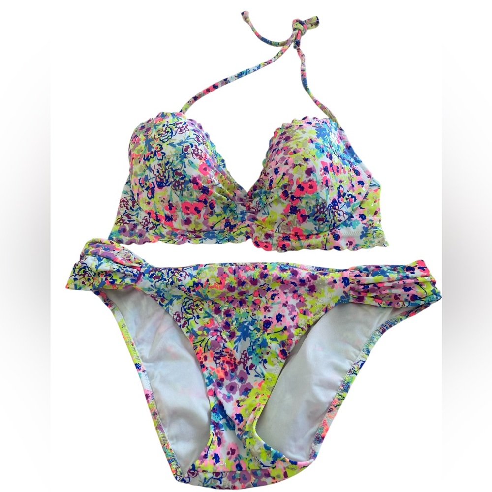 VICTORIA’S SECRET Vibrant Scalloped Edge Bikini Top Set  Size: 32D/M